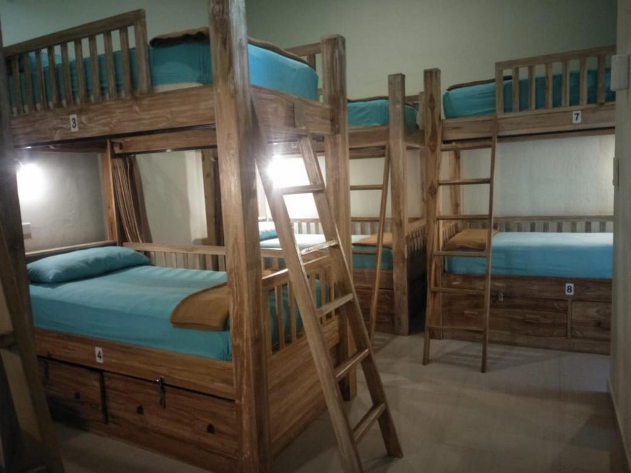 Lembongan Hostel Nusa Lembongan Buitenkant foto