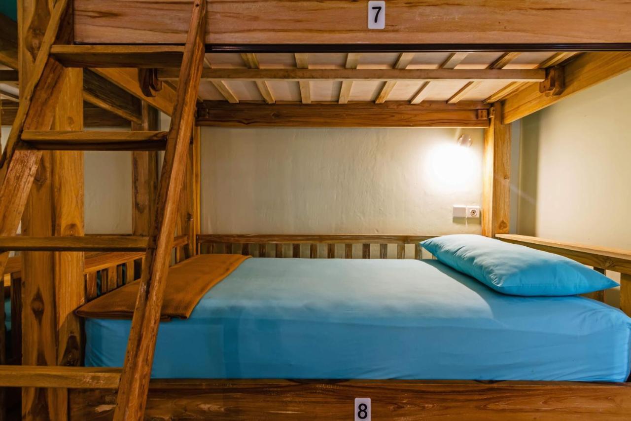 Lembongan Hostel Nusa Lembongan Buitenkant foto